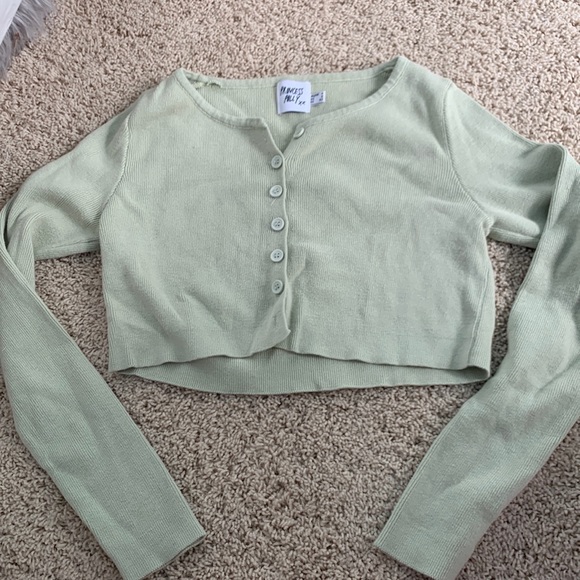 Princess polly sage colored crop top w buttons. - Picture 1 of 4